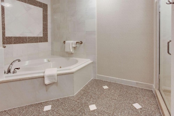 Drury Inn & Suites West Des Moines image 24